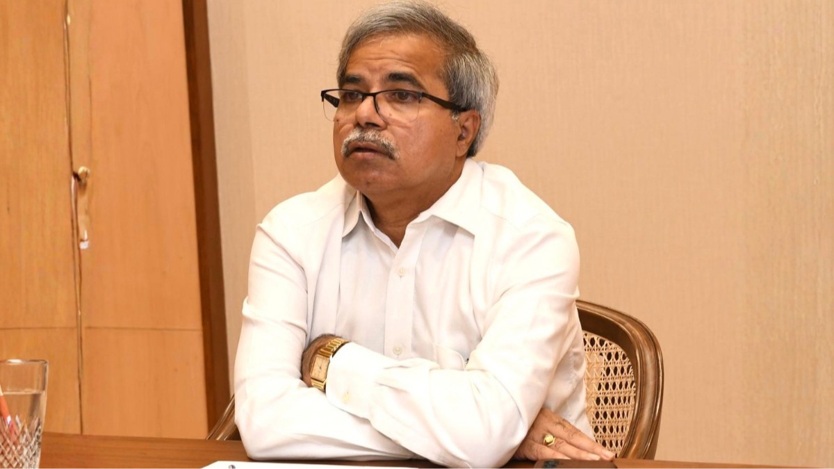 Govt Extends Tenure of Railway Board Chairman (Update)