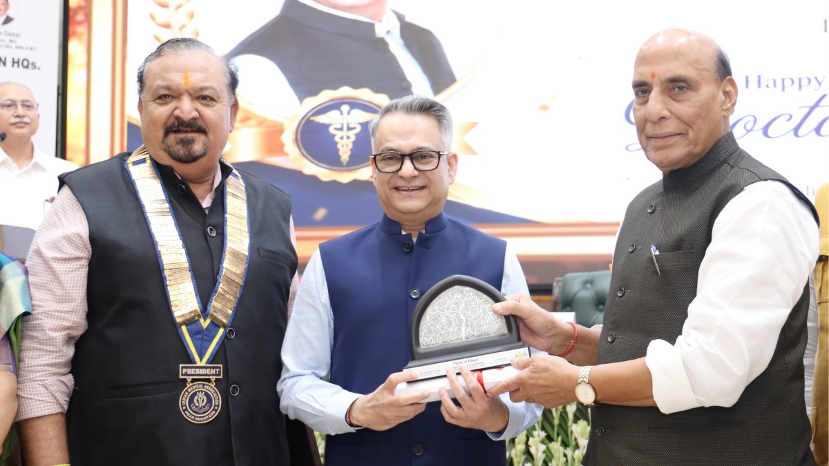 Bharat Agarwal receives Lifetime Achievement Award